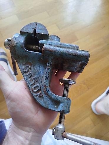 tiski: Sovet istehsalı metal işləri üçün stolüstü vitse (model işarəsi — 4