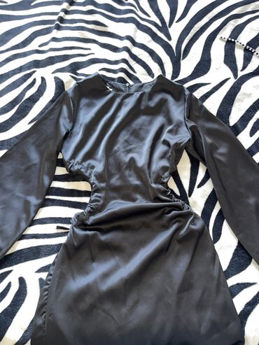 черное велюровое платье: Вечернее платье, Короткая модель, Атлас, С рукавами, S (EU 36)