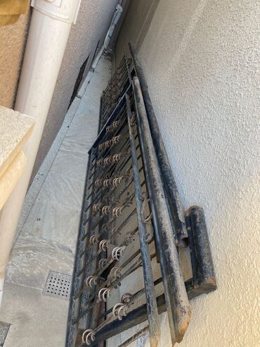 Kafel və bitirmə daşları: Balkon üçün Məhəccər
