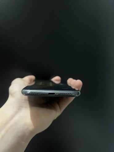 Apple iPhone: IPhone 11, 64 GB, Qara, Barmaq izi, Simsiz şarj, Face ID — 7