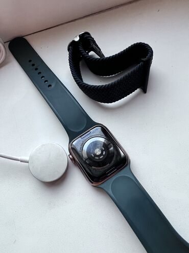 часы мужские apple watch: Продаю Apple Watch 4 series 
Золотого цвета, состояние идеальное