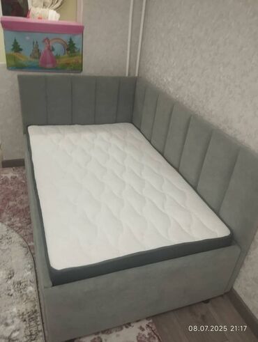 кровать с бортиками: Угловая кровать с мягким изголовьем станет функциональным решением для
