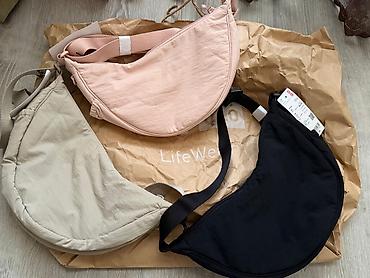 Поясные сумки, бананки: Сумка-бананка Uniqlo освобождает руки и вмещает все самое необходимое — 1