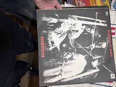 vinil: Vinil plastinkalar kolleksiyası təqdim olunur. Şəkillərdə müxtəlif — 1