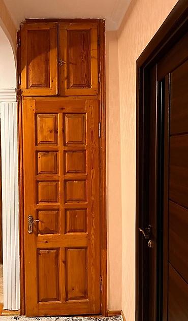 qapi taxda: Təbii ağacdan hazırlanmış daxili qapı və üst dolab dəsti - Material — 2