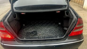 Mercedes-Benz: Mercedes-Benz E-Class: 2.7 l | 2002 il Sedan — 4