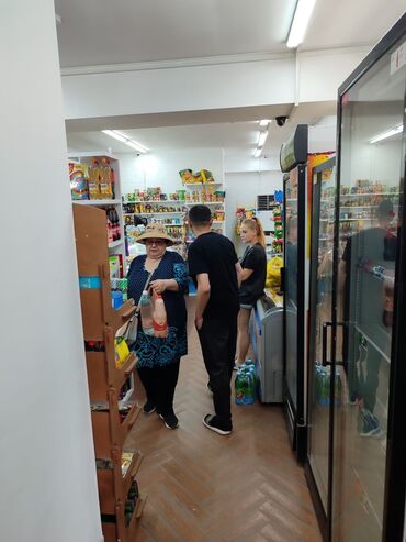 аренда помещения под фаст фуд в бишкеке: 10 мкр Продается продуктовый магазин На первом этаже, 40м2 Со свежим