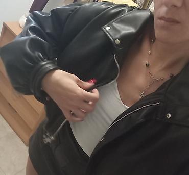 kožne jakne cene: Kratka kožna jakna – crna - Model: kraća biker jakna sa spuštenim — 4