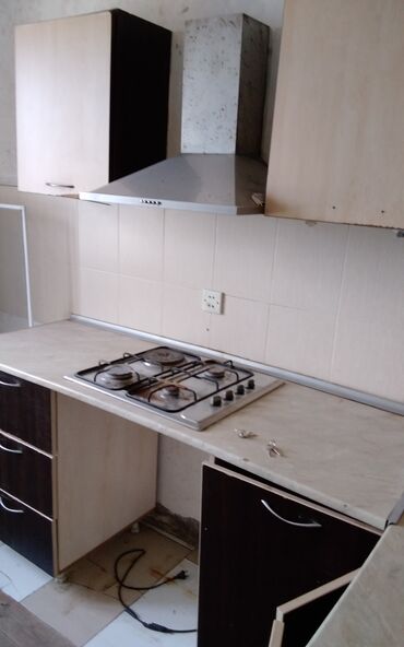 Кухонные гарнитуры: Bu mətbəx mebel dəsti müasir dizaynı ilə funksionallığı birləşdirir
