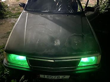 два авто: Audi 100: 1984 г., 2 л, Механика, Бензин, Седан — 4
