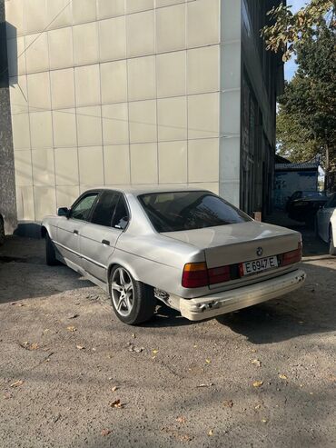 BMW: BMW 520: 1991 г., 0.2 л, Механика, Бензин, Седан