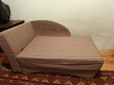 двухярустный диван: Бүктөмө диван, Колдонулган, Бир кишилик