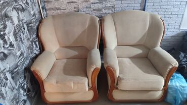 Кресла: СРОЧНО 
Продаю 2-а кресла
В хорошем состоянии 
Цена:3000 сом за оба