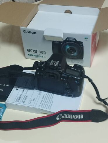 canon 70d купить бу: Mağazalarda eos 80D yenisi 2600 azn dir . Yeni kimidir . Cəmi 900