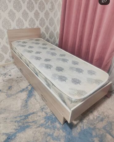 кровать односпальная с ящиками: Односпальная кровать светлого оттенка с матрасом и двумя выдвижными