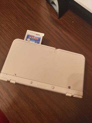 Nintendo 3DS: Nintendo 3DS Yeni Hər şey işləyir + PES2012 Oyun 32 GB SD Card