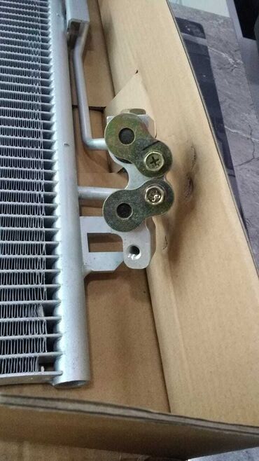 opel astra ehtiyat hisseleri satilir: Avtomobil kondisionerinin radiatoru və kompressoru. Radiator gümüşü