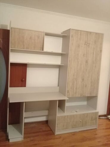 каркасная мебель: Срочно продается новый компьютерный стол Высота-2,1 м Ширина-1,9
