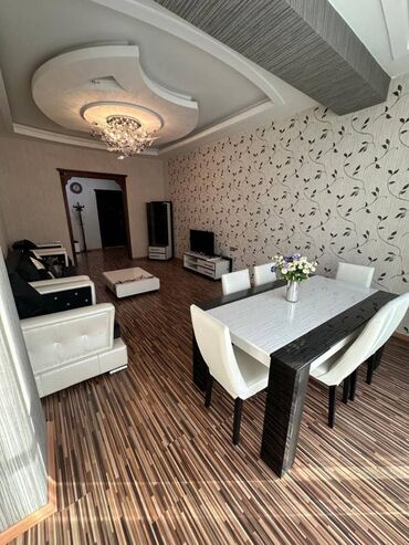 Uzunmüddətli kirayə mənzillər: 28 May metrosu Jalə Plazada mənzil kirayə verilir. Mərtəbə 16/12 Ümumi — 4