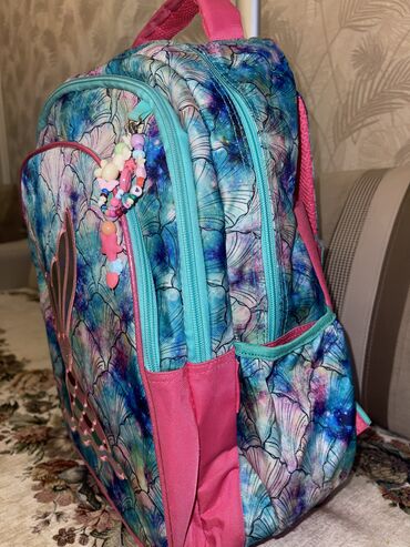 Çantalar: Mektebli çantasi ve yemek çantasi. Dest sekilde satilir. Sentyabrda — 6