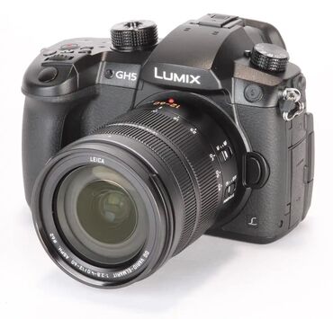 Видеокамеры: Продаю Panasonic GH5 с универсальным объективом G Series LEICA