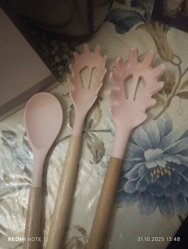 Kürklər: Təzədi 1 ci dest 10 manat lap böyük ölcudu ətraflı məlumat üçün vp — 7