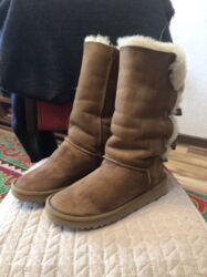 женские брендовые туфли недорого: Сапоги сапоги 
37 размер
Уги оригинал
Б/у