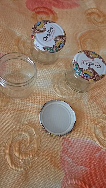 Balonlar, bankalar: Təcili. Yaxşı veziyyetde 330 qramlıq bankalar satılır.Bir bankanın — 10