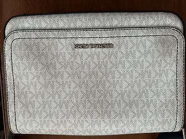 сумки мк: Сумка через плечо Michael Kors - Компактная сумка-мессенджер с — 6