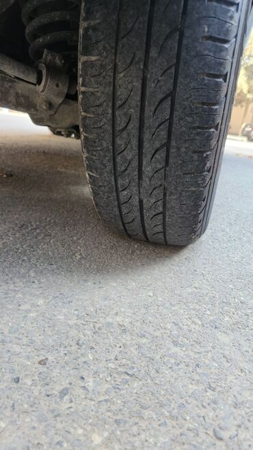 VAZ (LADA): Vaz 2107, ağ rəngli sedan Texniki xüsusiyyətlər: - Ban tipi: sedan, 4 — 10