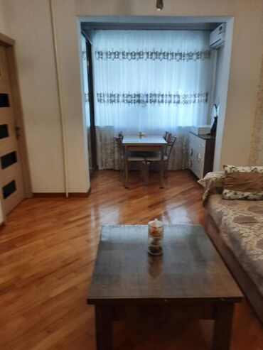 Uzunmüddətli kirayə mənzillər: Mənzil kirayə verilir. 3 otaq 73 kv 5.1 mərt. Memar Əcəmi metrosunun — 12