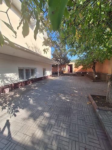 Долгосрочная аренда домов: 300 м², 6 комнат и более — 17