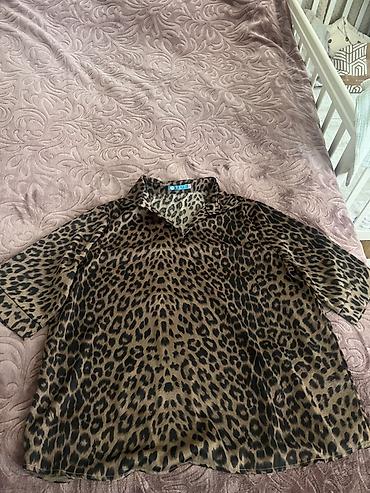 bluz: Leopard naxışlı qadın köynəyi - Model: qısaqoll, klassik yaxalı - — 1