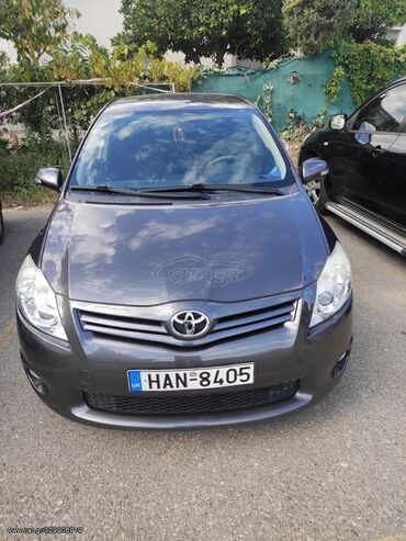 Used Cars: Toyota Auris: 1.4 l | 2011 year Limousine