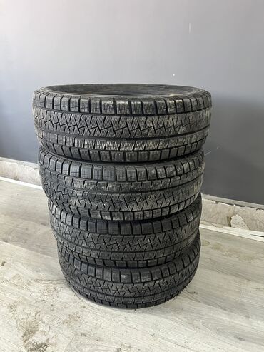 Шины: Шины 185 / 65 / R 15, Зима, Б/у, Комплект, Pirelli