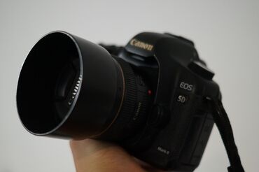 скупка фотоаппаратов: Продаю Фотоаппарат Canon eos 5d mark2 с объективом canon 50 mm f1.4 В