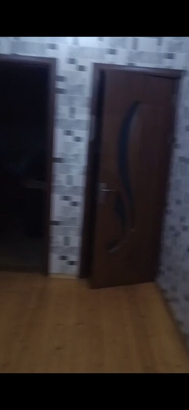 Uzunmüddətli kirayə evlər: Saray postunu keçəndən 200 m Bakıya tərəf, içəri yoldan 400 m məsafədə — 8