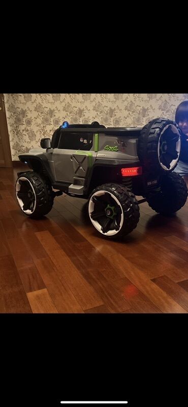 uşaq üçün oturacaq: Uşaq üçün elektrikli off-road maşın - Korpus: boz-qara rəng