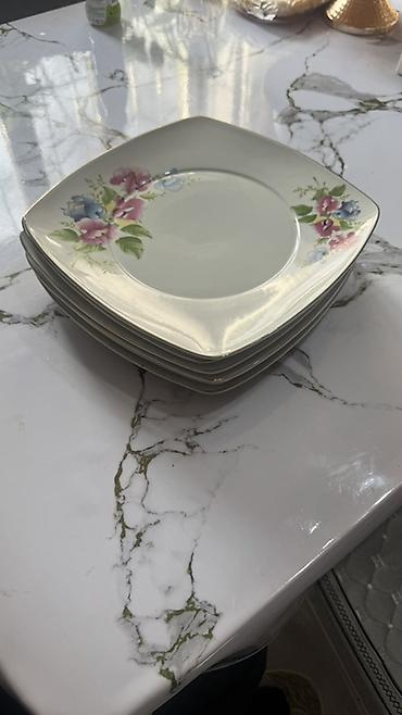 Наборы посуды: Набор белой посуды из керамики/фарфора в классическом минималистичном — 8