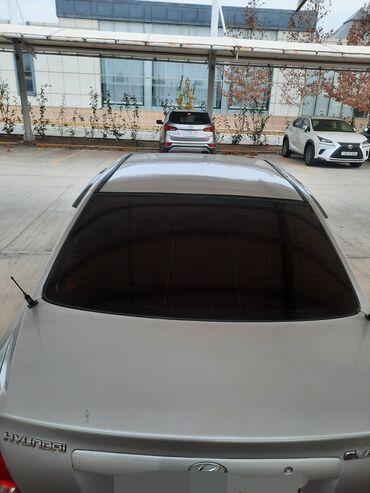 Hyundai: Hyundai Elantra: 1.6 l | 2004 il Sedan — 14