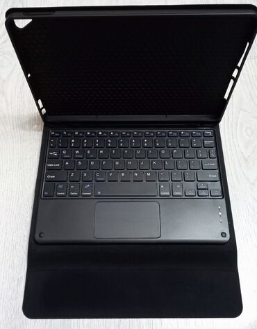 Apple İpad 9 üçün Magic keyboard trackpad ilə təchiz