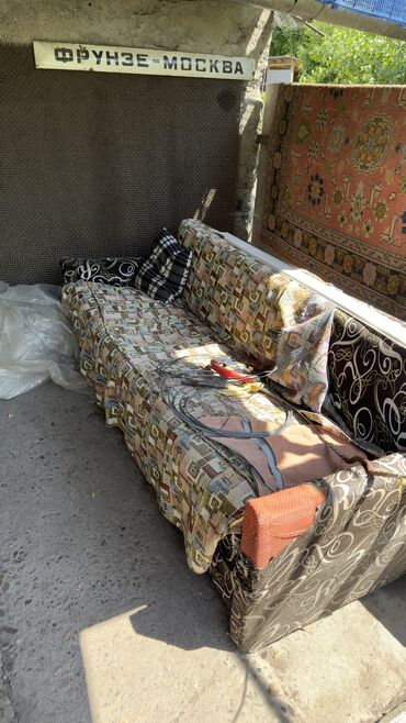 набор нержавеющих кастрюль: Продам старый диван, скамейку, горшки для цветов и многое другое почти