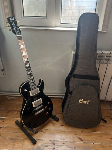 Gitaralar: Elektron gitara, 6 sim