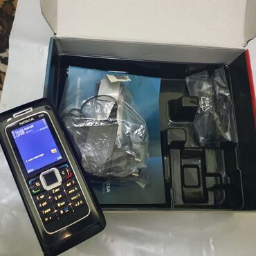 paltaryuyan 2 ci əl: Nokia E90, 2 GB, rəng - Qara, Düyməli
