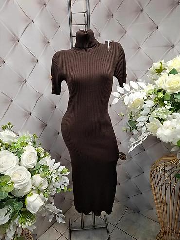 Haljine: Rebrasta pletena haljina sa poludolčevitom - Kroj: uska, midi dužina — 12