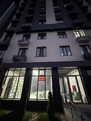 Сдается коммерное помещение 130 м² на первом этаже современного жилого