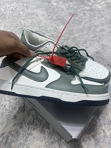 43: Кроссовки Nike SB Low

Размеры 42,43
По 2500с — 2