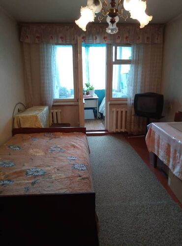 продаю квартиру ленинградская: 2 комнаты, 43 м², 104 серия, 1 этаж, Косметический ремонт