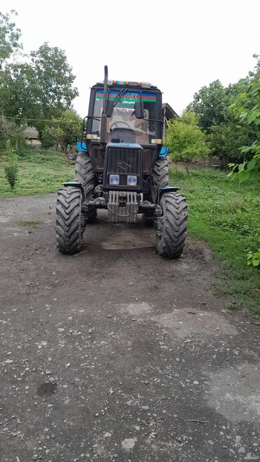 жесткий диск баку: Mavi rəngli kabinəli təkərli traktor - Güclü ön çəki blokları və