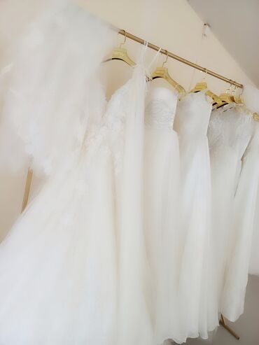 Toy aksesuarları: Gelinlikler satilir. 15 gelinlikdi. 3,4 u geyilib qalanlar hec